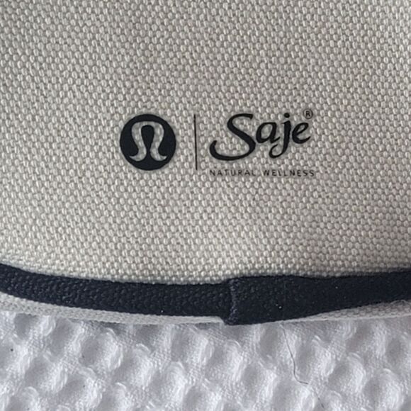 Lululemon Saje Aroma Therapy Diffuser Zipper Pouch Case Bag Wallet Cream - Picture 4 of 9